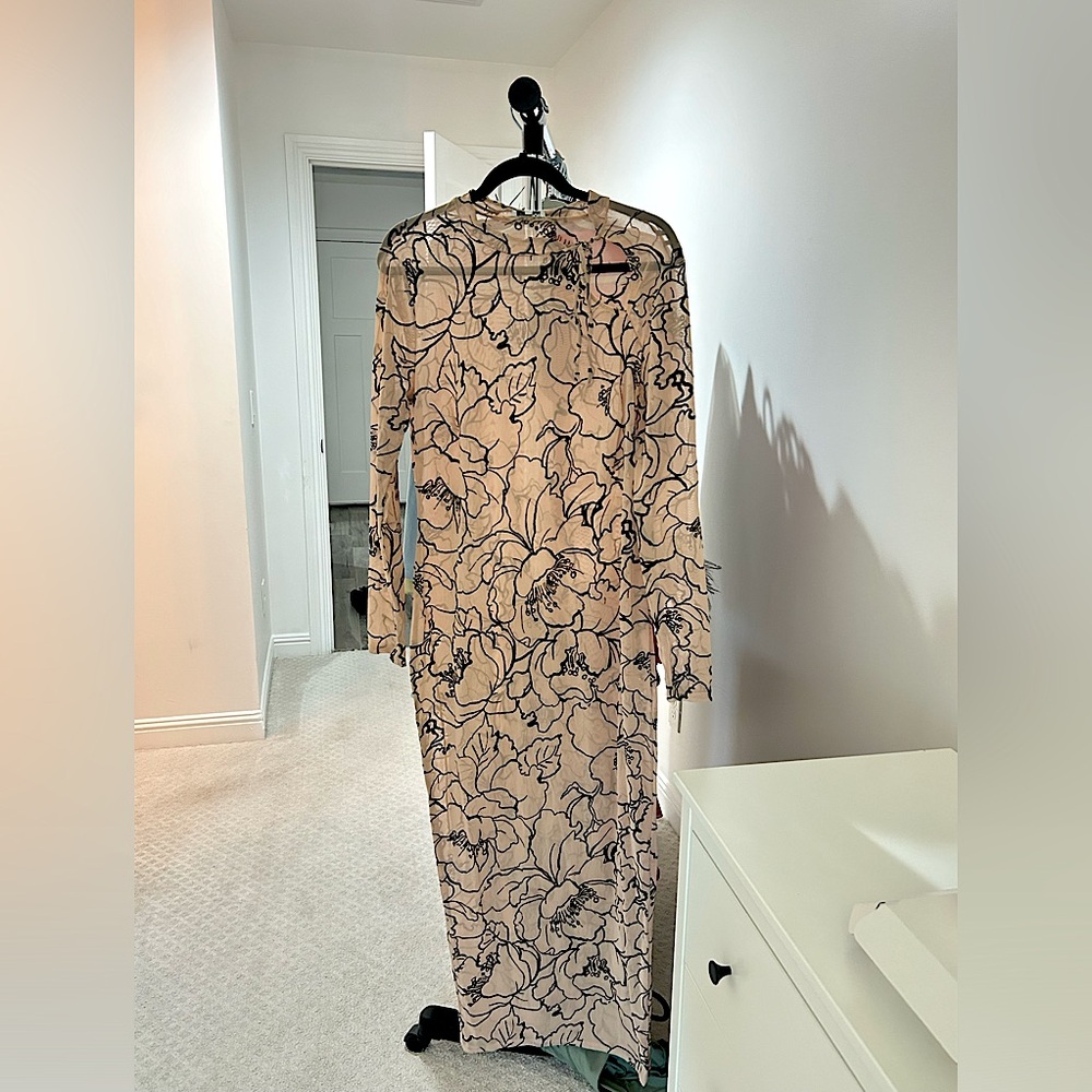 brand new W TAGS! FASHION NOVA SHEER SPARKLY FLORAL DRESS/ LONG SLEEVE SIZE 1X💖